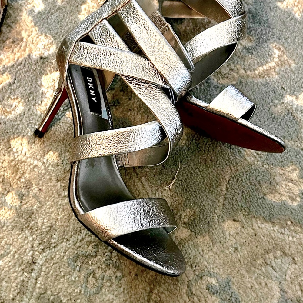 DKNY Iggi Sandal (NIB). Gorgeous Nearly new. Worn only once.